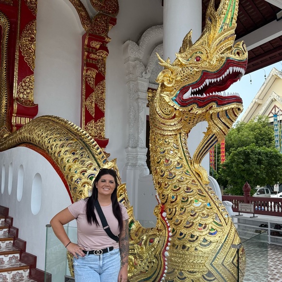 Meet your Posher, Candice - Picture 2 of 5